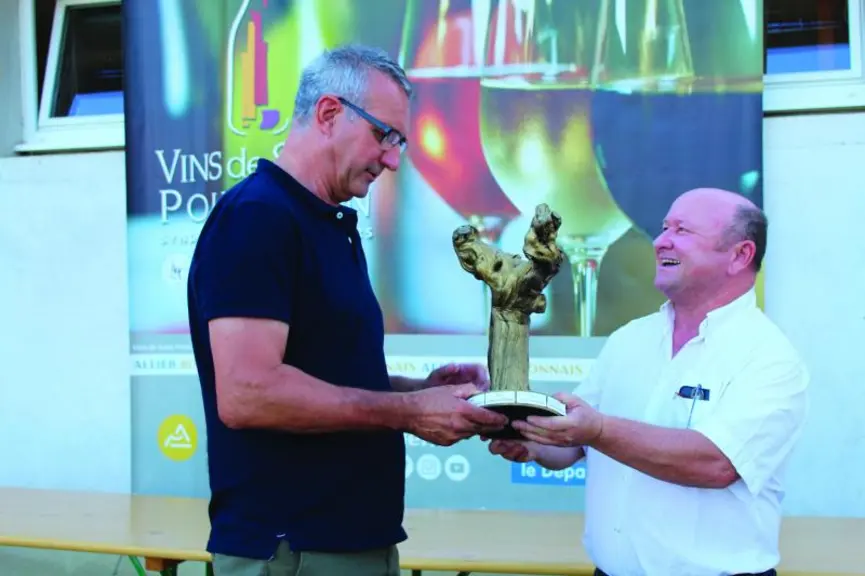 Remise du prix médaille du Cep d’Or : « Union des Vignerons » 
JM Josselin.