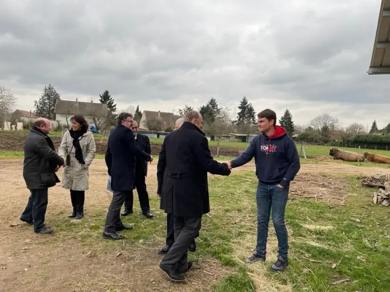 Une rencontre qui a eu lieu sur l’exploitation de Thibaut Paridiot « La Ferme de Titi », sur la commune de Trevol. Installé depuis quatre ans en vente