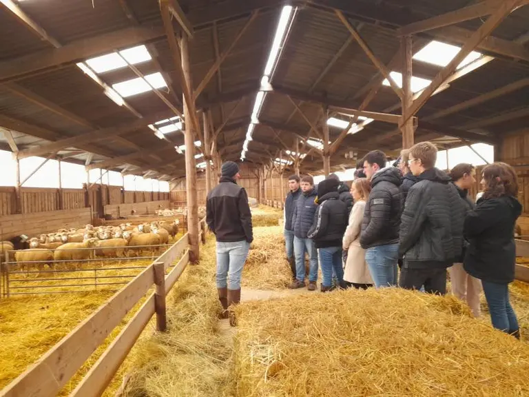 Ici, lors de la visite de l’exploitation de Charles Thuard, à Franchesse.