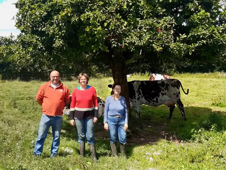 Les éleveurs autonomes interrogés se sentent plus résilients et plus en phase avec leur philosophie de l’agriculture. Ils estiment aussi répondre dava