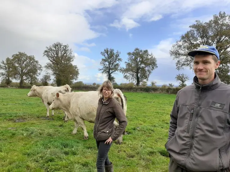 Kévin Redondaud, agriculteur installé au domaine de Breu, à Haut-Bocage.