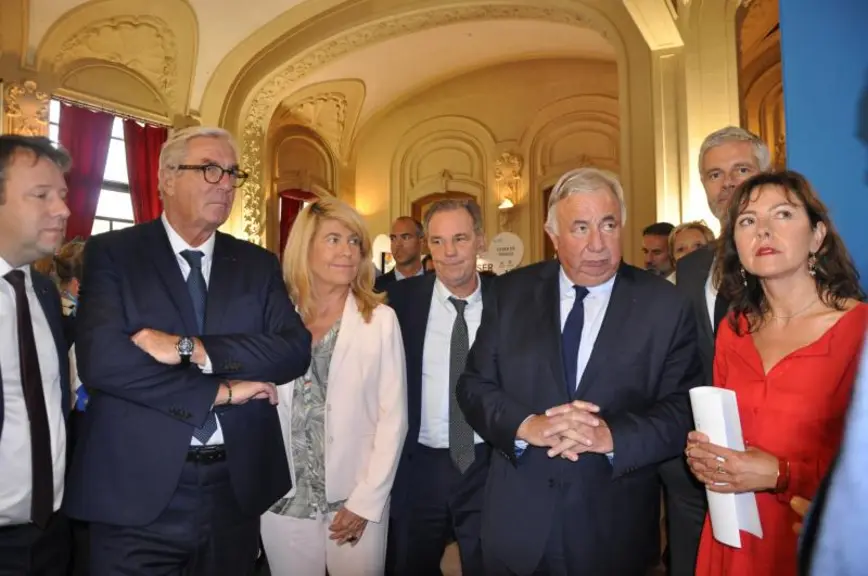 Aux côtés de Carole Delga, de nombreux élus dont le président du Sénat, Gérard Larcher.