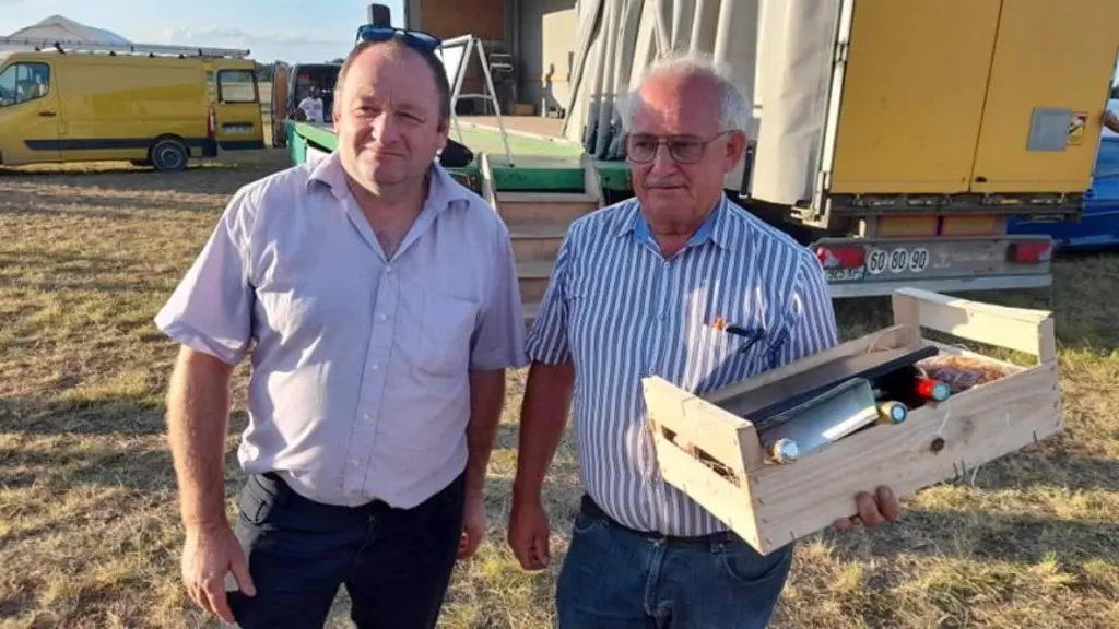 Joël Maître (à droite), aux côtés de Patrice Bonnin, président de la Chambre d'agriculture de l'Allier.