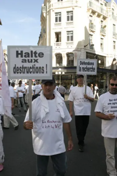 Il y avait longtemps que Pau n'avait pas vu un tel défilé d'agriculteurs dans ses rues. 2000 maïsculteurs venus d'Aquitaine, de Midi-Pyrénées, d'Anjou