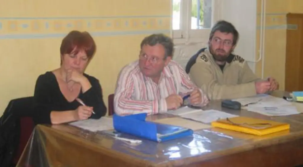 Carole Chambellant, trésorière, Yves Plasse  président et Yvan Bernard, vice-président se félicitent de l’équilibre budgétaire retrouvé en 2006 qui pe