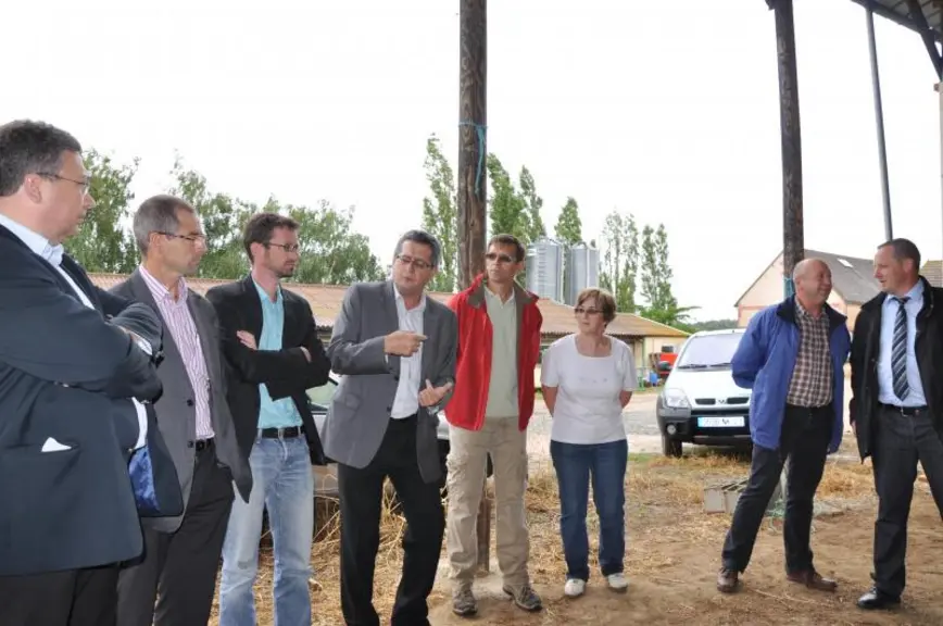 Visite chez un éleveur Doux, à Chazemais dans l'Allier, des responsables FNSEA et JA.