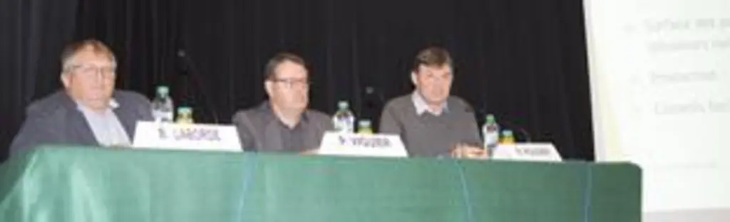 Benoît Laborde, vice-président AGPM maïs semences et Pascal Viguier, président de Limagrain, aux côtés de Régis Rougier, président du Syndicat des des