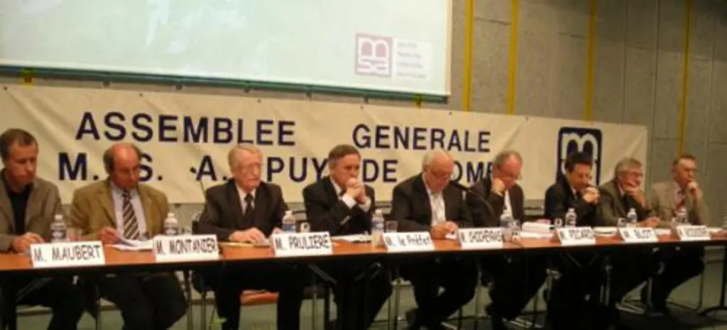 A la tribune : MM. Maubert, Montanier, Prulière, M. le Sous-Préfet Boucourt, MM. Chocheyras, Picard, Blot, Boissière et Chabannat.