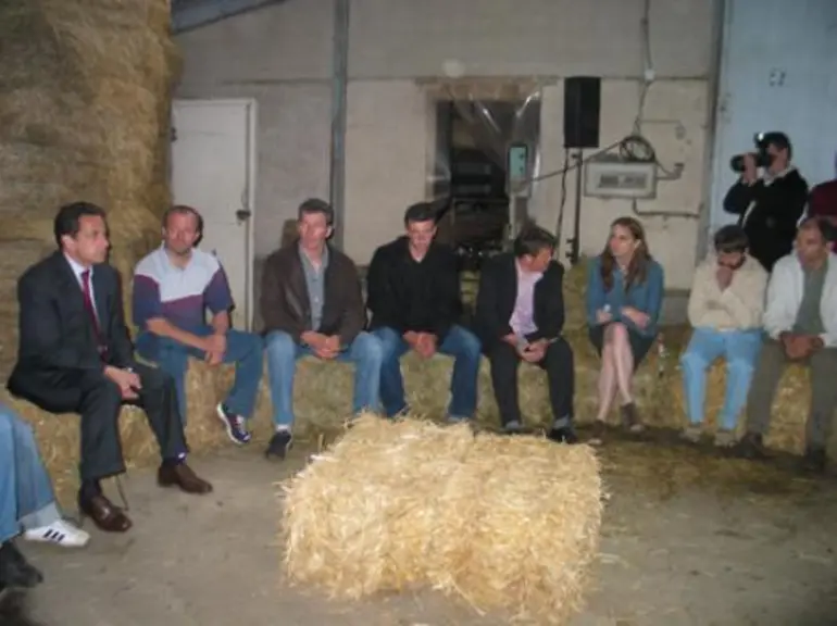 Lors de sa venue dans le Puy-de-Dôme, le 27 avril dernier sur l’exploitation de Guy Cousteix, Nicolas Sarkozy s’est entretenu avec des jeunes agricult
