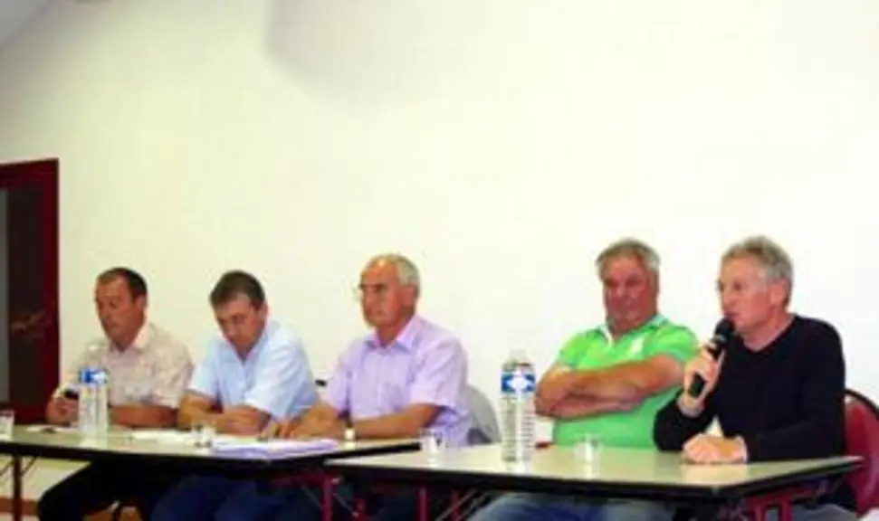 De gauche à droite : Christian Peyronny (délégué cantonal de Menat), Patrick Benezit (Berceau des races à viande), Pierre Chevalier (FNB), Jean-Paul T