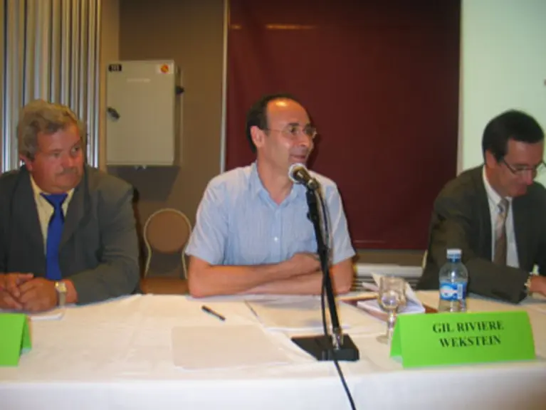 Jean-Claude Delsuc, président du Syndicat des producteurs de betteraves de Limagne, Augustin Nueno, directeur de la Sucrerie, Alain Tridon, DDAF, part