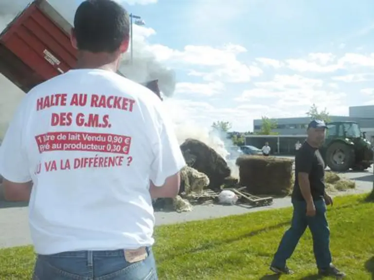 Un gouffre sépare les prix payés aux producteurs des prix vendus aux consommateurs. A qui profitent les marges ?