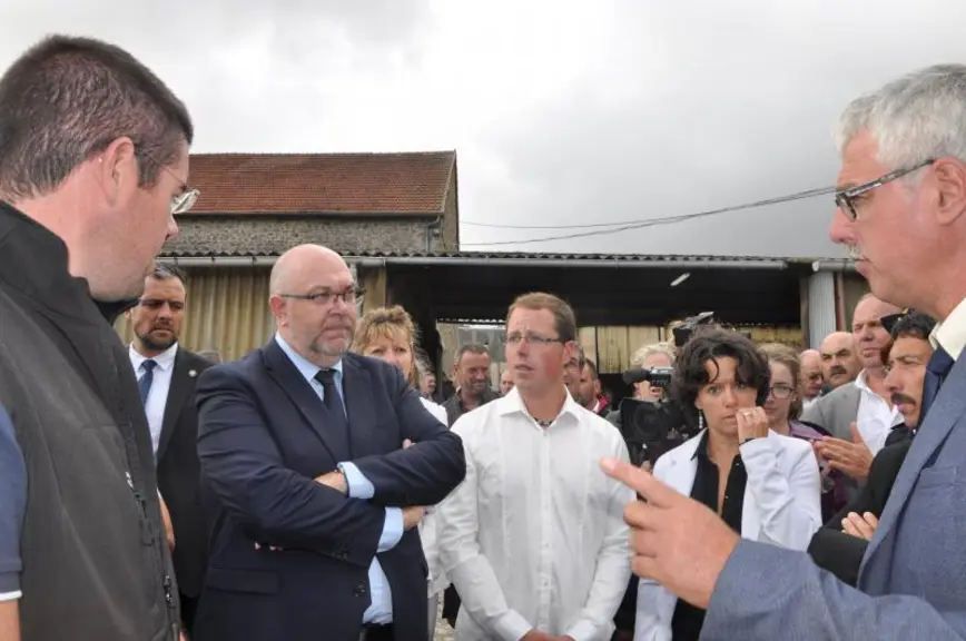 Discussion avec les responsables professionnels de Creuse. Michaël Magnier, président de Jeunes Agriculteurs au centre près du ministre, Thierry Jamot