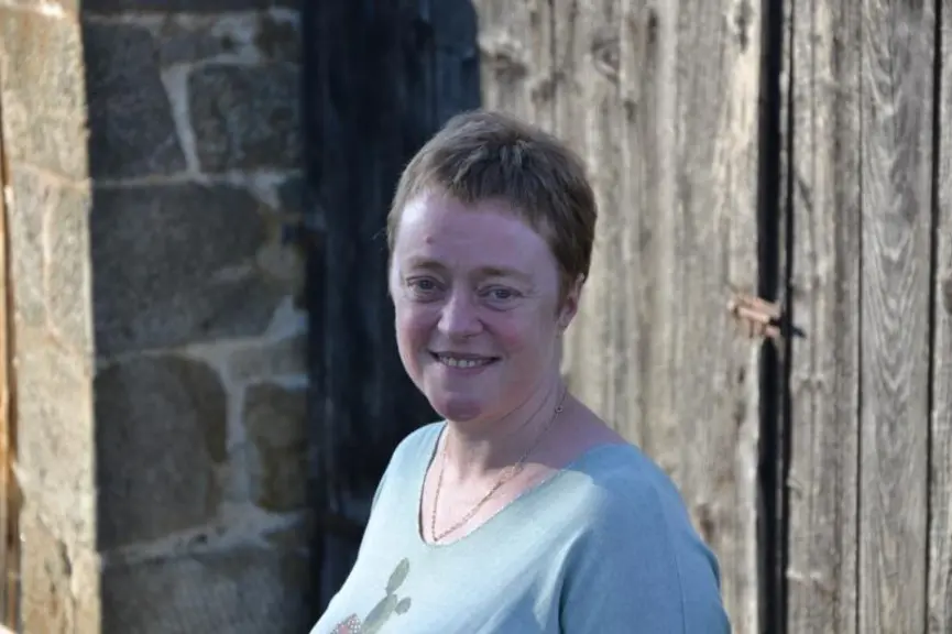 Corinne Privat s’est installée en 2007 en Gaec avec son époux à Montaignac Saint Hyppolyte, pour développer la vente directe de viande Aubrac aux part