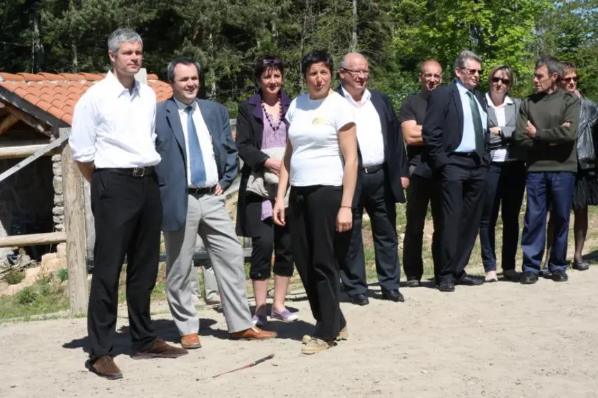 Le 14 mai, chez Claire Poney Nature, ce dispositif d’école à la ferme a été inauguré en présence de Laurent Wauquiez et des structures partenaires de