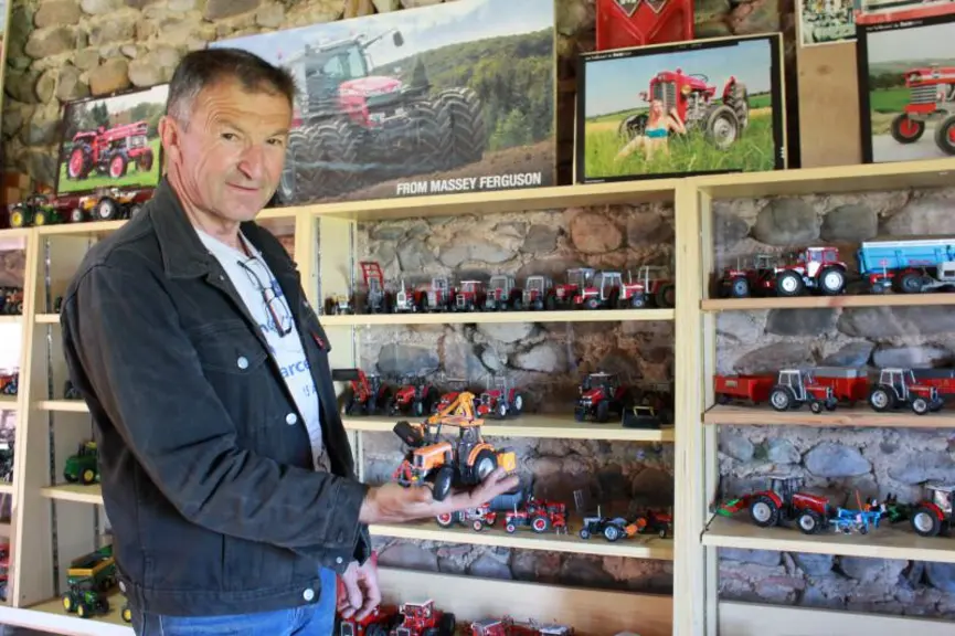Robert Barthomeuf a créé son exploitation agricole à l’échelle 1/32. 