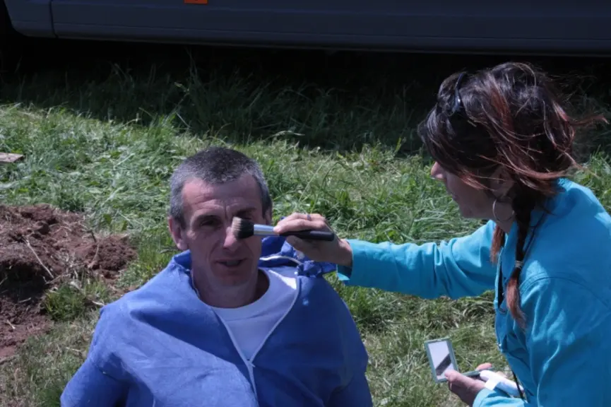 Séance de maquillage.