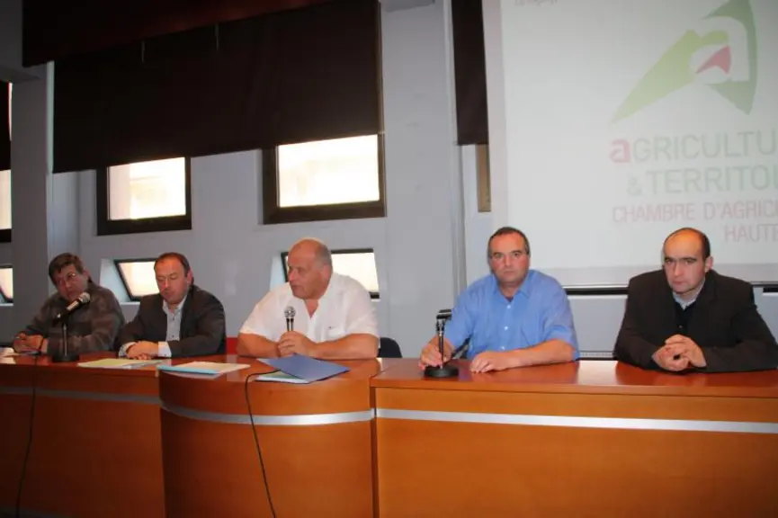 Les élus Chambre ont voté à l’unanimité «pour» le transfert
de l’ensemble des actions et missions de l’ADASEA à la Chambre d’Agriculture.
