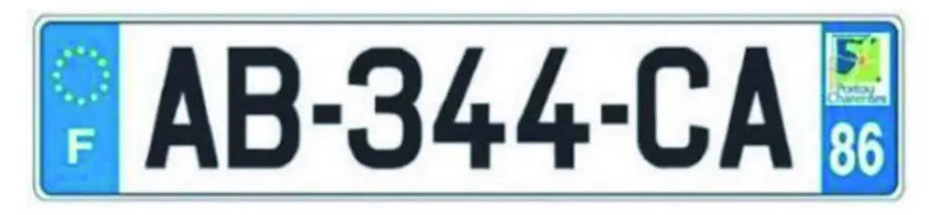 La nouvelle plaque d'immatriculation.