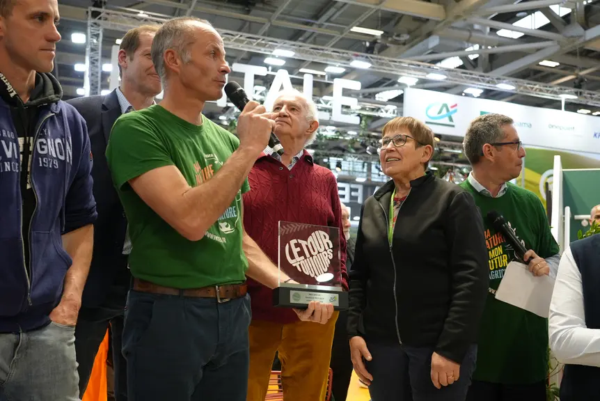 La FDSEA de la Loire a remporté le prix coup de cœur spécial du jury du concours des fresques agricoles organisé dans le cadre du Tour de France vélo.