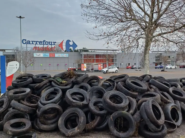 Impossible de rentrer d'acceder au parking du magasin en voiture