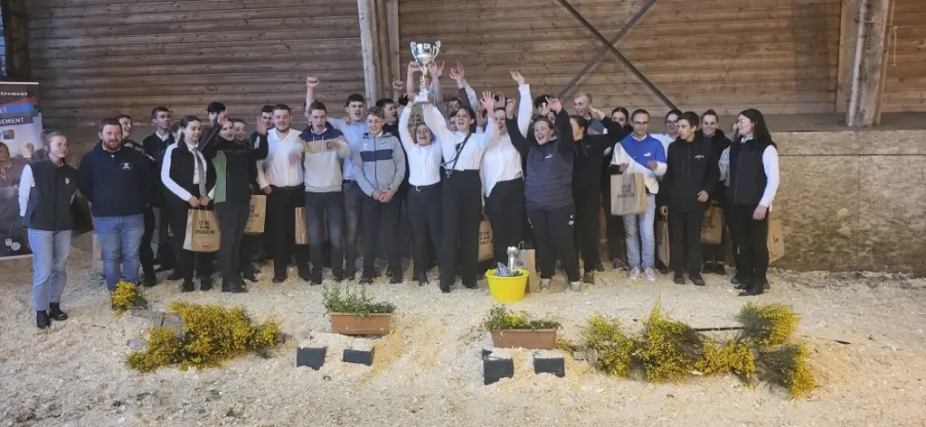 Le concours des jeunes meneurs au lycée agricole de Saint-Chély-d'Apcher.