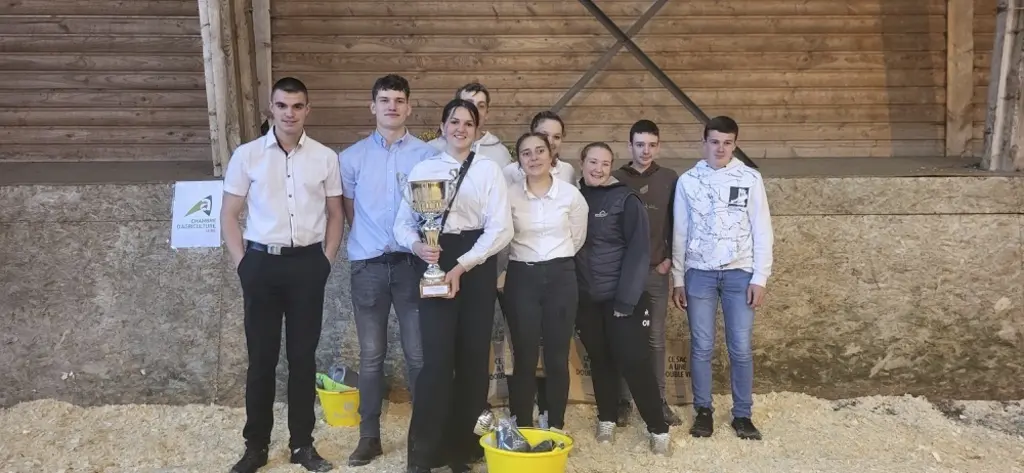 Le concours des jeunes meneurs au lycée agricole de Saint-Chély-d'Apcher.