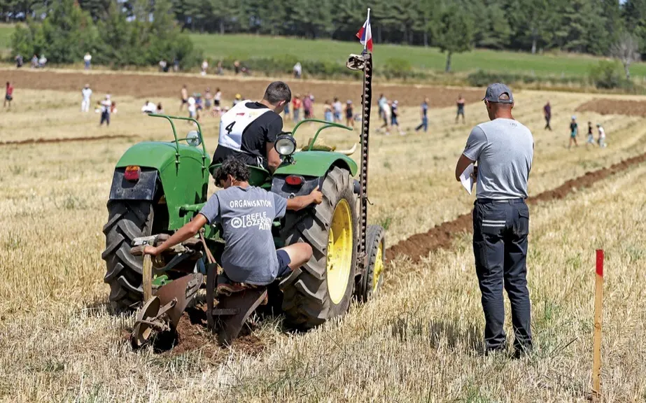 Le concours de labour lors de la Fête de la terre