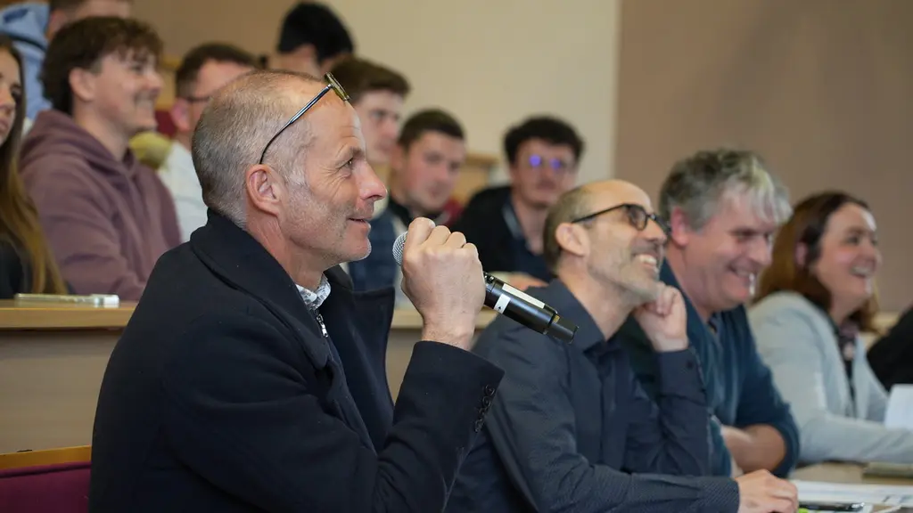 François Garrivier au micro, jury de la 2ème édition du Concours vidéo des lycées agricoles 2025 organisée par Interbev.
