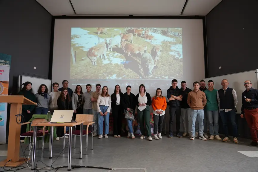 Palmarès du concours vidéo Interbev Aura. De gauche à droite : équipe BTSA Production Animale du lycée Brioude Bonnefond, équipe BTS ACSE du lycée Lou