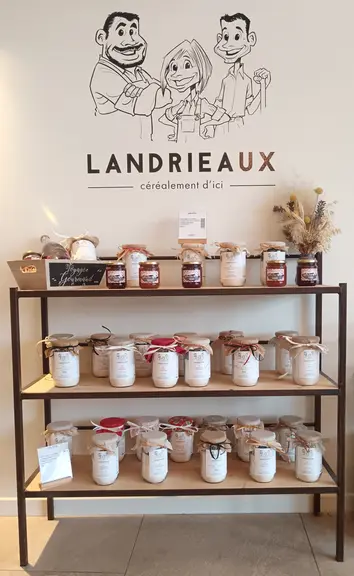 étagère de présentation de produits dans une boutique de pâtes