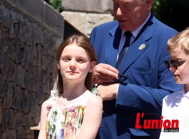 Une jeune enfant de 10 ans, princesse. 
