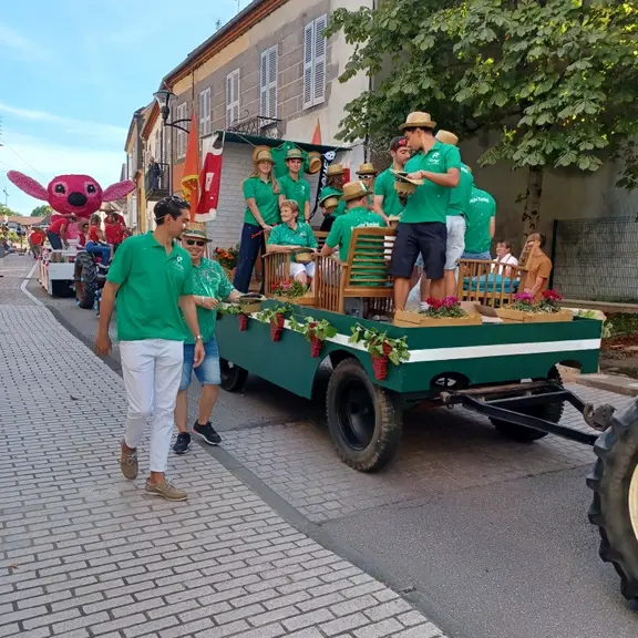 char fleuri durant la cavalcade