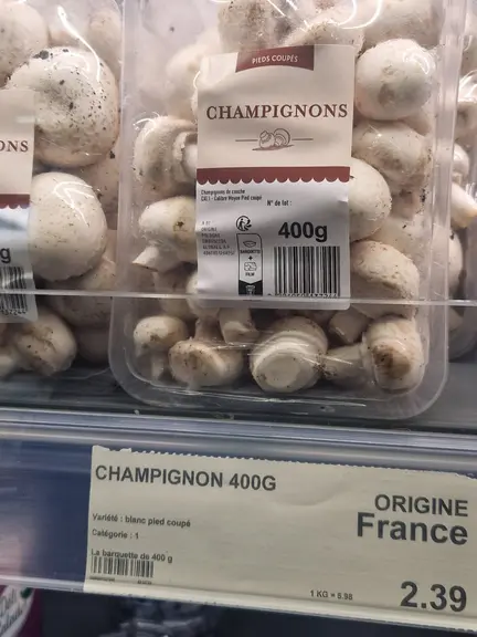 boite de champignons origine France selon l'etiquette de rayon mais origine Pologne selon l'emballage.