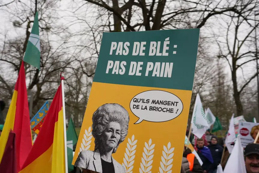 "Pas de blé, pas de pain" et Ursula van der Layen grimée en Marie-Antoinette reprenant la célèbre maxime de la reine qui avait à la fin du XVIIIe sièc