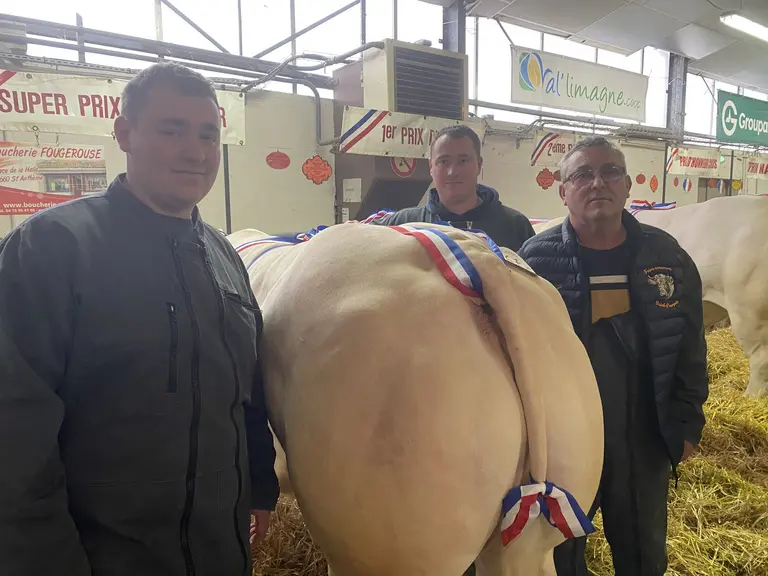 La famille Guerrier - Valentin, Baptiste et Jérôme - a remporté plusieurs prix, dont le Super prix d'honneur femelle, ici sur cette photo.
