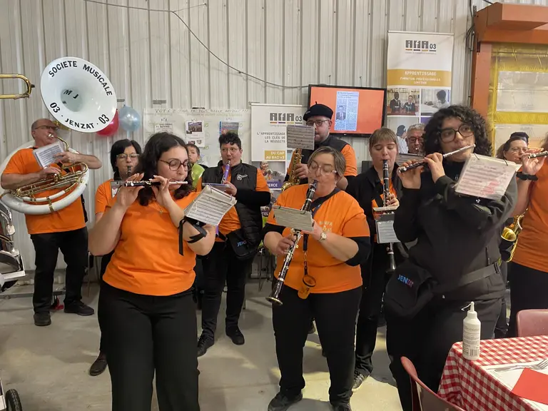 La Banda Société musicale de Jenzat a mis une super ambiance lors du concours bovin.