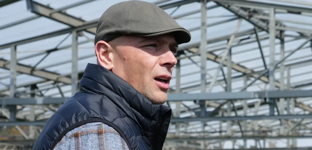 Laurent Falchetto, directeur de l'unité Phéno3C à l'INRAE présentant la parcelle de phénotypage haut-débit.