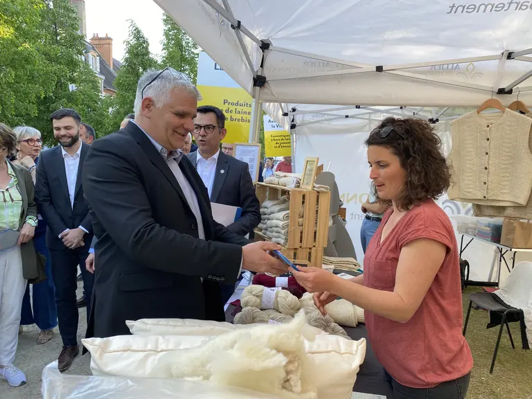 remise de la plaque à l'entreprise la Ch'tite Gâte