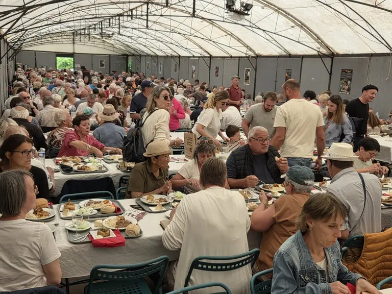 Des centaines de convives pour le traditionnel repas.