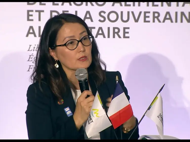 L'ambassadrice de Mongolie en France.