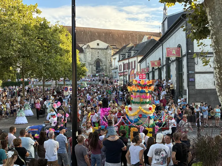 vue d'ensemble du festival viticole et gourmand de Saint-Pourçain-sur-Sioule
