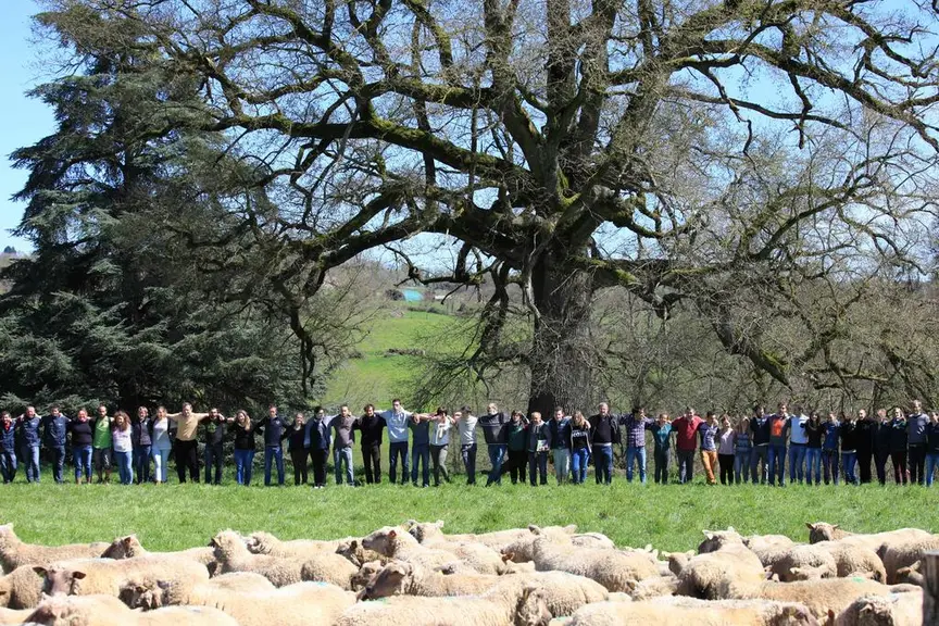 Des voyages d’études sont organisés conjointement par plusieurs centres de formation. Ici, au Ciirpo, sur le site du Mourier. © Jackdelaplagne