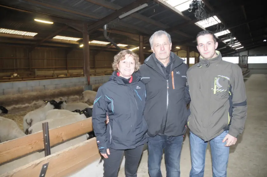 Josette et Jean-Jacques Mathieu, avec Philippe (au centre) qui possède une entreprise de BTP mais reste très présent sur l’exploitation, ont accueilli