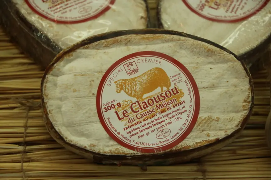 Le caousou est l'un des produits originaux de la fromagerie du Fédou qui collecte le lait de huit éleveurs, transforme, affine et distribue les fromag