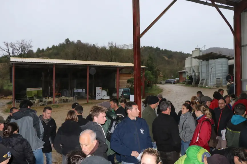 Les éleveurs ovins du sud-est répondent bien présents pour les journées techniques de Carmejane : c'est l'occasion de se retrouver et d'être tenu info