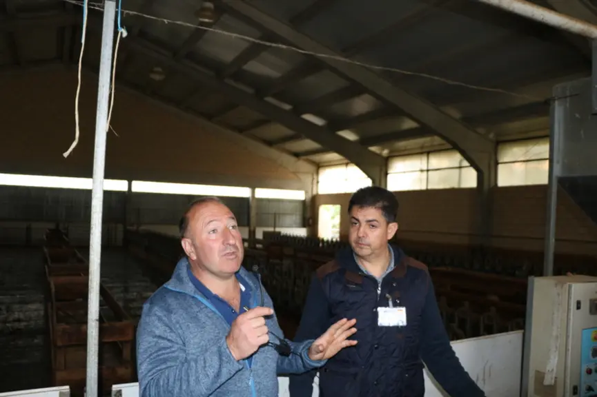 José Ramon Zabatela (à g.) a repris l'exploitation familiale et perpétue l'élevage ovin, très ancré dans son ADN. © B. Morel