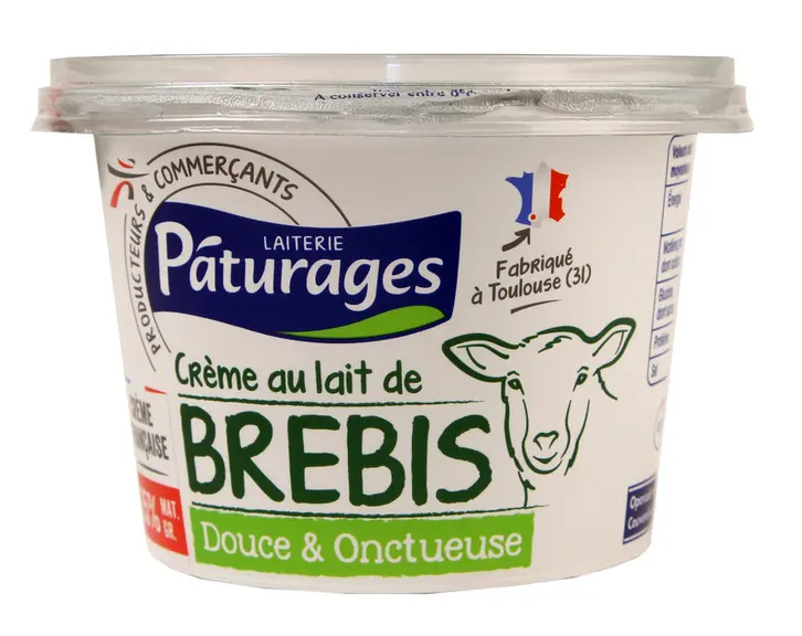METTRE LES DEUX PHOTOS ENSEMBLE YéO fabrique de la crème de brebis pour les marques d’Intermarché ou de Super U mais aussi pour sa nouvelle marque « Y