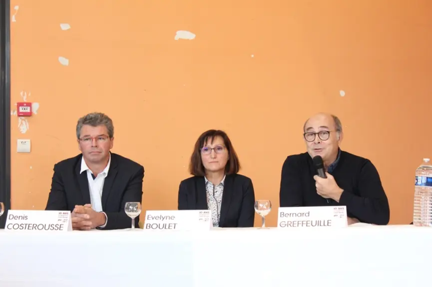De gauche à droite : Denis Costerousse, président d’Elvea, Evelyne Boulet, ancienne présidente de l'Apiv Auvergne, Bernard Greffeuille président de l'
