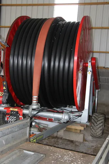 L’irrigation permet de faire des stocks de fourrage. © V. Bargain